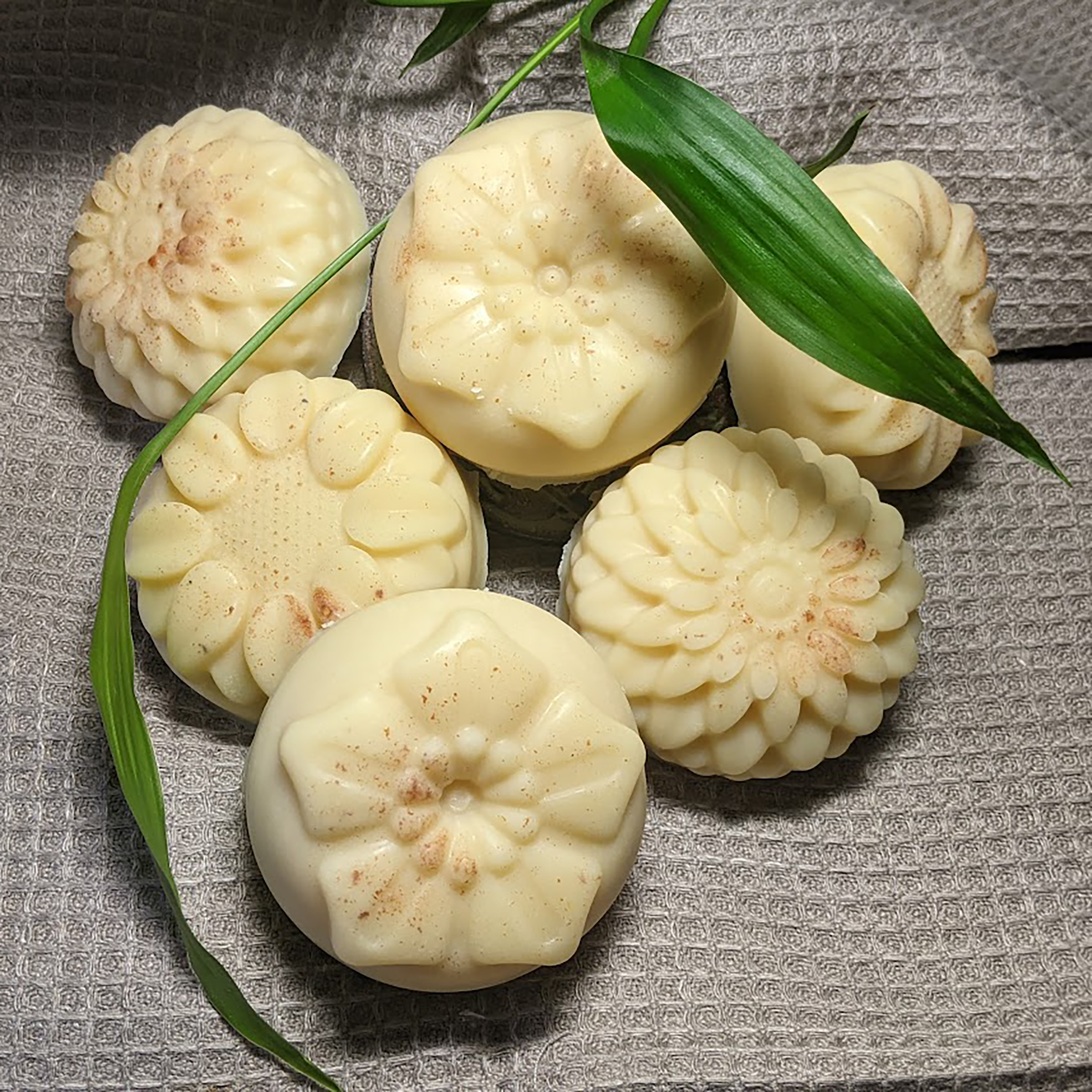 Lassëa Solid Conditioner Blossom Bars - Image 3